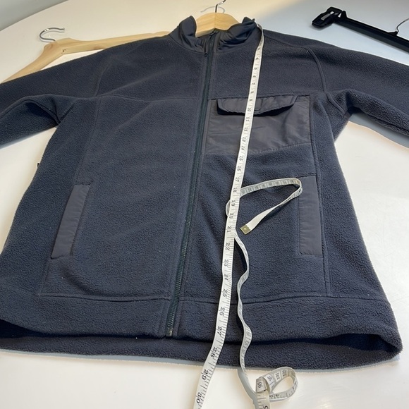 Mountain Hardware grey fleece zip up size small - Picture 7 of 8